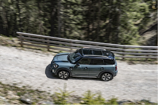 미니 컨트리맨 세이지 그린 색상. 미니코리아 제공.